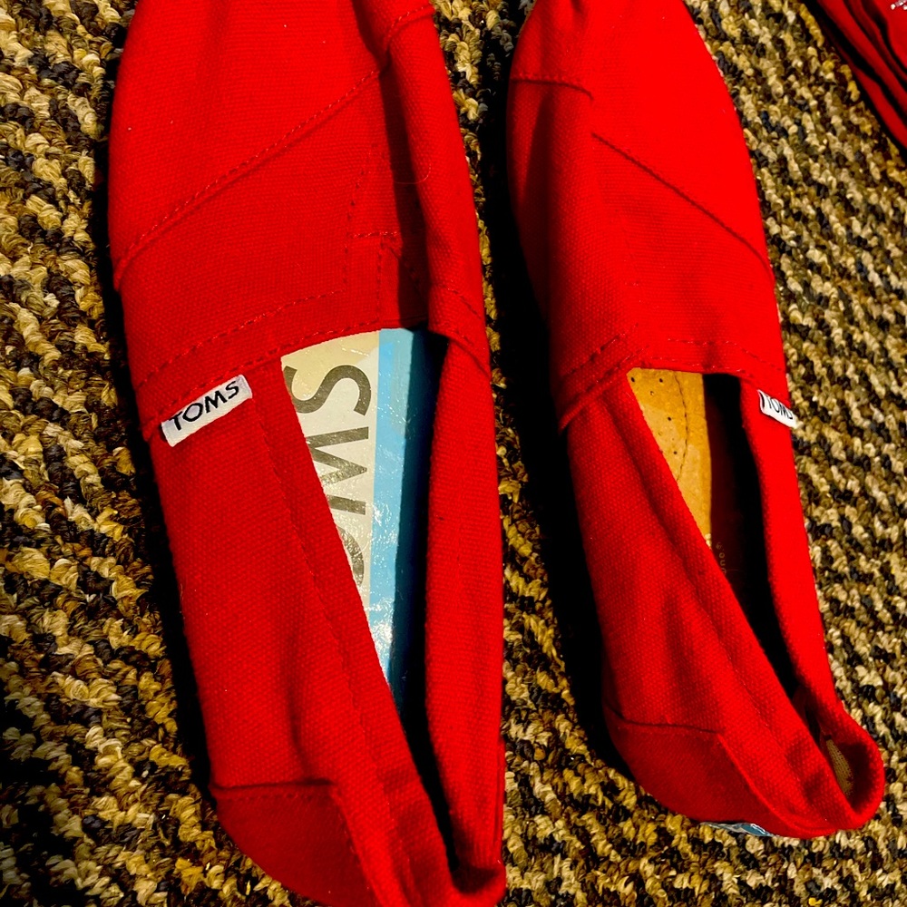 RED TOMS - size 7 brand new